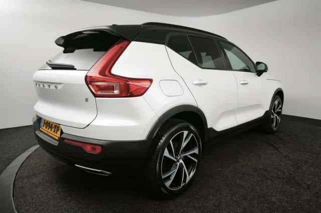 Volvo XC40 (2019) thumbnail 2