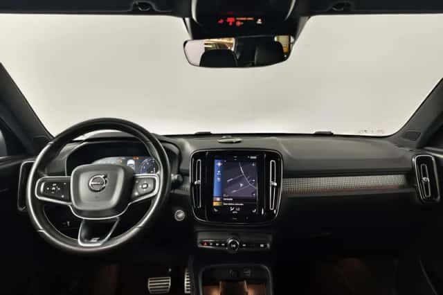 Volvo XC40 (2019) thumbnail 3