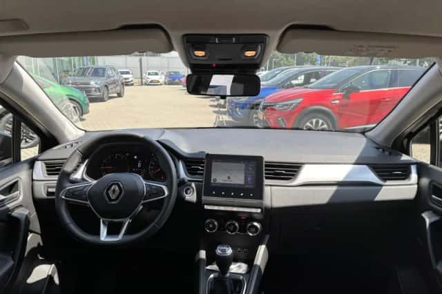 Renault Captur (2023) thumbnail 3