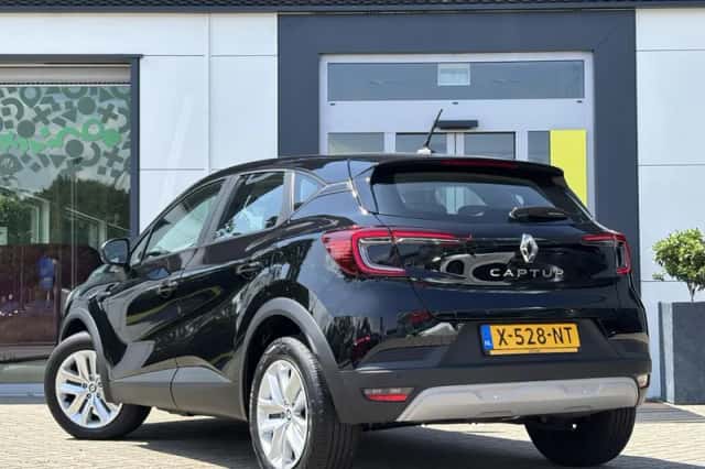 Renault Captur (2023) thumbnail 6