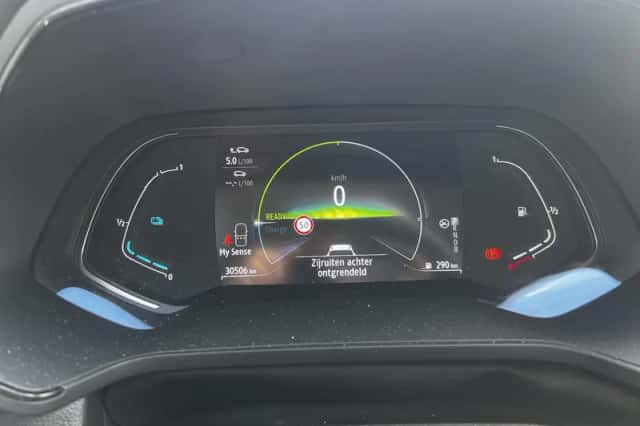 Renault Captur (2023) thumbnail 4