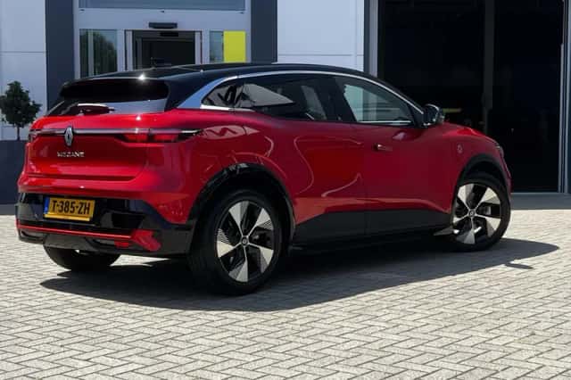 Renault Mégane E-Tech (2022) thumbnail 2