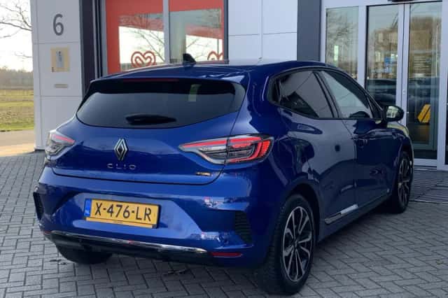 Renault Clio (2023) thumbnail 2