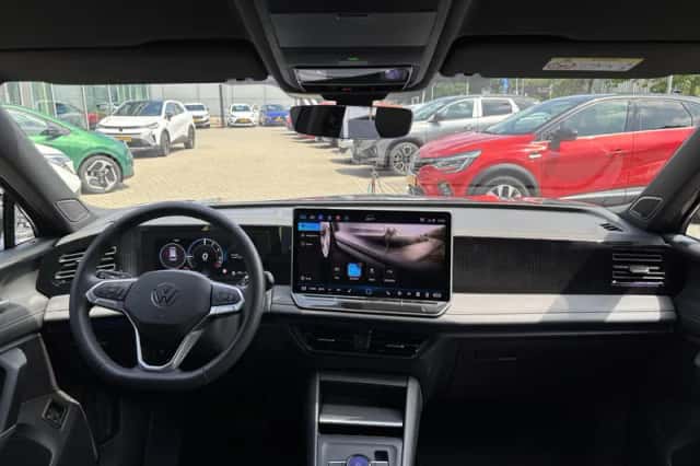 Volkswagen Tiguan (2025) thumbnail 3