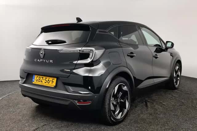 Renault Captur (2024) thumbnail 2