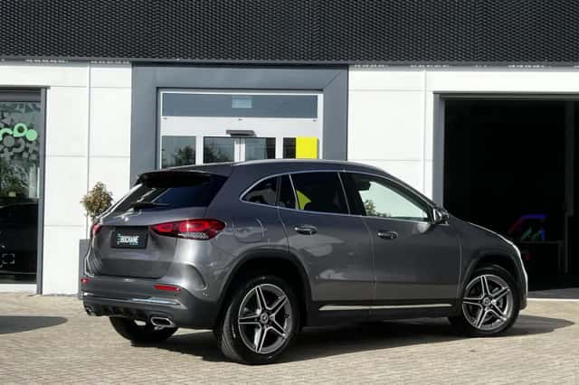 Mercedes-Benz GLA (2023) thumbnail 2