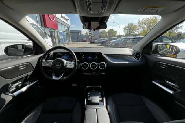 Mercedes-Benz GLA (2023) thumbnail 3