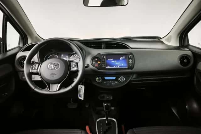 Toyota Yaris (2020) thumbnail 3