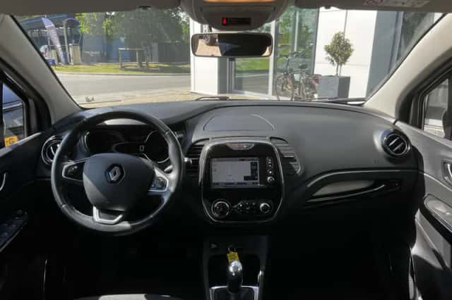 Renault Captur (2017) thumbnail 3