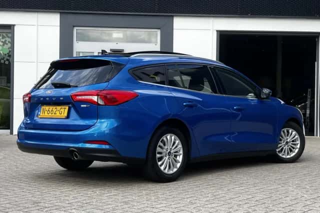 Ford Focus (2021) thumbnail 2