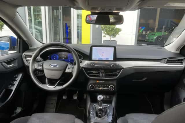 Ford Focus (2021) thumbnail 3