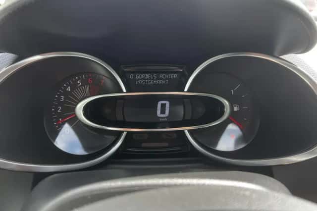 Renault Clio (2016) thumbnail 4