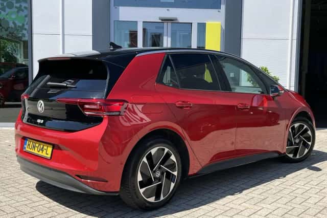 Volkswagen ID.3 (2025) thumbnail 2