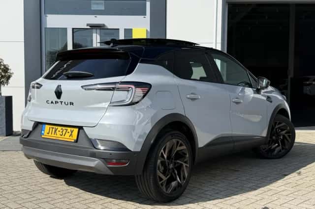 Renault Captur (2025) thumbnail 2