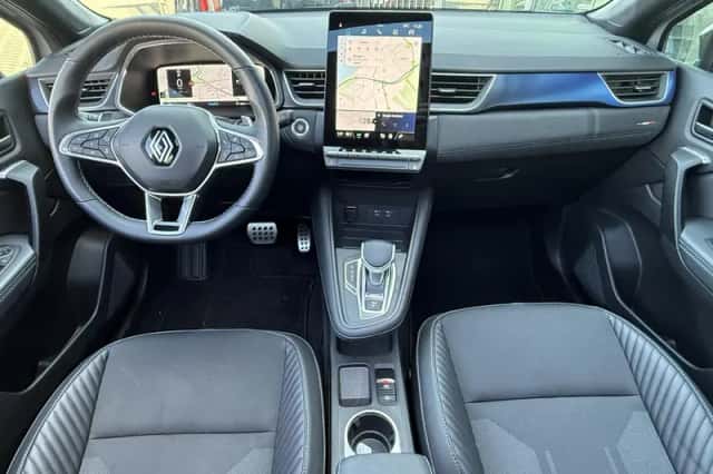 Renault Captur (2025) thumbnail 3
