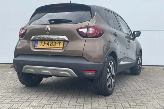 Renault Captur (2018) thumbnail 2