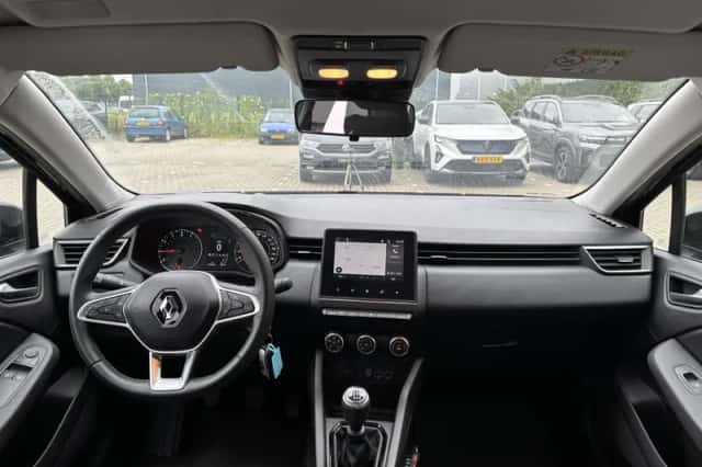 Renault Clio (2022) thumbnail 3