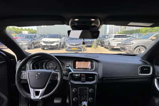 Volvo V40 (2020) thumbnail 3