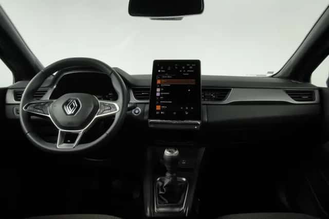 Renault Captur (2024) thumbnail 3