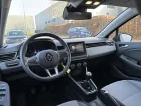 Renault Clio (2024) thumbnail 24