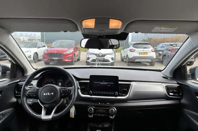 Kia Stonic (2023) thumbnail 3