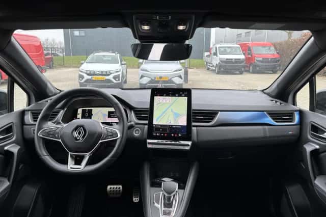 Renault Captur (2025) thumbnail 3