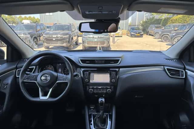 Nissan Qashqai (2017) thumbnail 3