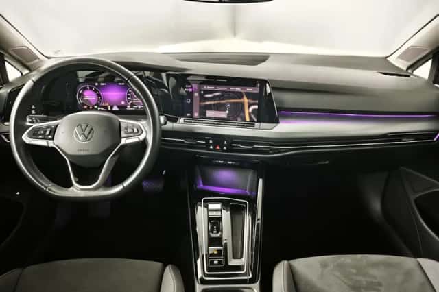 Volkswagen Golf (2023) thumbnail 3