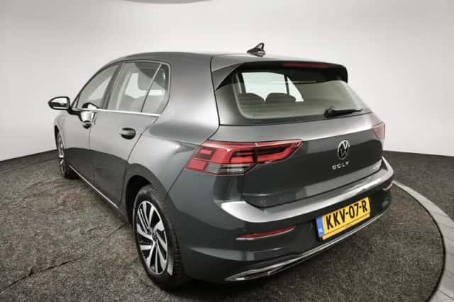 Volkswagen Golf (2023) thumbnail 6