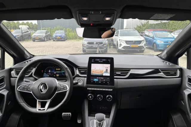 Renault Captur (2024) thumbnail 3