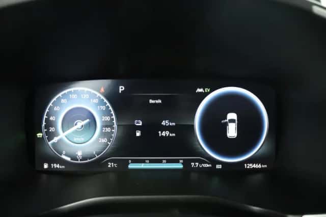 Hyundai Santa Fe (2022) thumbnail 4