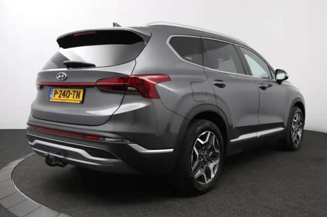 Hyundai Santa Fe (2022) thumbnail 2