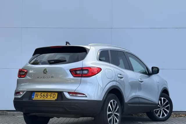 Renault Kadjar (2021) thumbnail 2