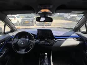 Toyota C-HR (2020) thumbnail 3