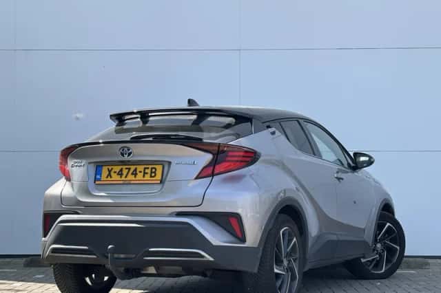 Toyota C-HR (2020) thumbnail 2