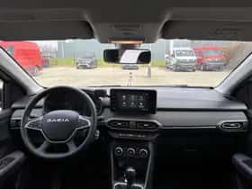 Dacia Sandero Stepway (2023) thumbnail 3