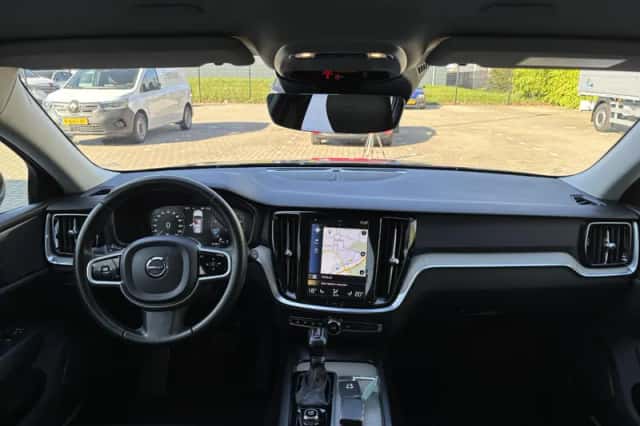 Volvo V60 (2020) thumbnail 3