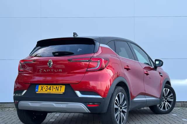 Renault Captur (2024) thumbnail 2