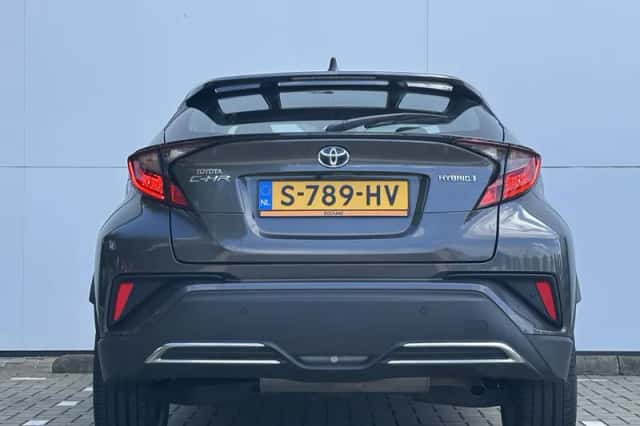 Toyota C-HR (2023) thumbnail 5
