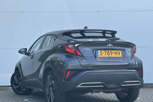 Toyota C-HR (2023) thumbnail 4
