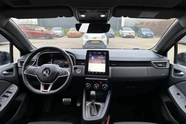 Renault Clio (2024) thumbnail 3