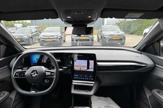 Renault Mégane E-Tech (2025) thumbnail 3