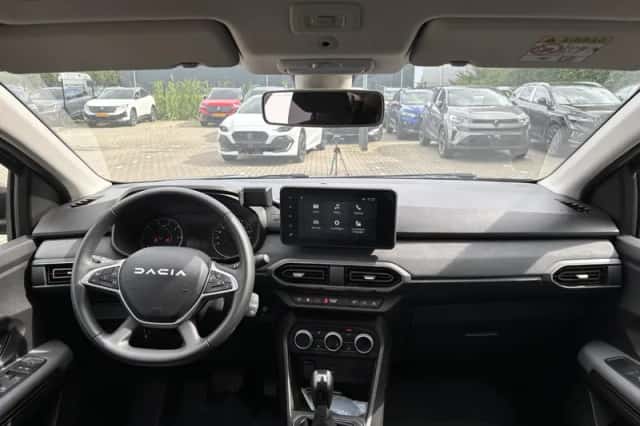 Dacia Sandero Stepway (2024) thumbnail 3