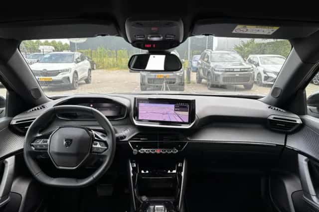 Peugeot e-2008 (2023) thumbnail 3