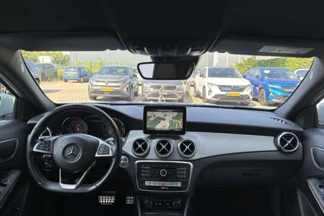 Mercedes-Benz GLA (2019) thumbnail 3
