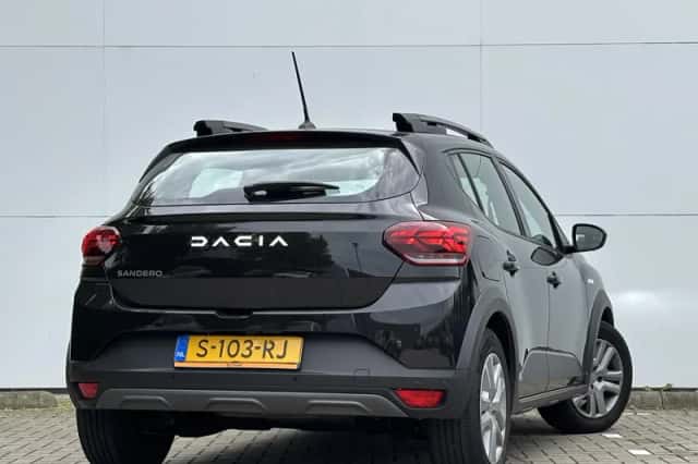 Dacia Sandero Stepway (2023) thumbnail 2