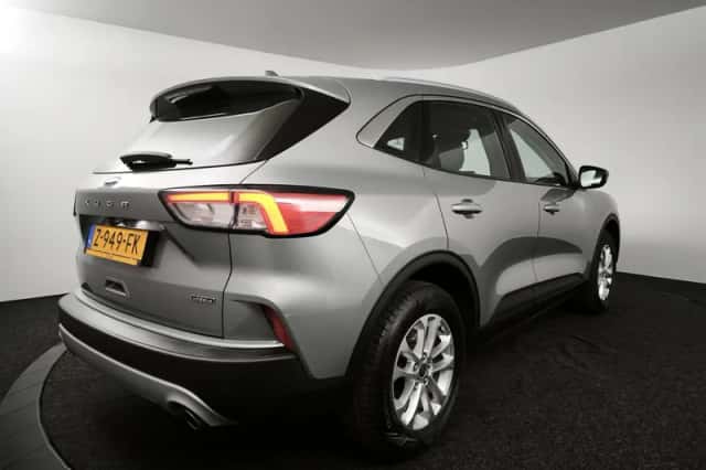 Ford Kuga (2024) thumbnail 2