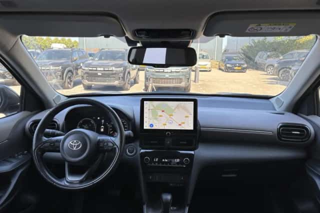 Toyota Yaris Cross (2024) thumbnail 3