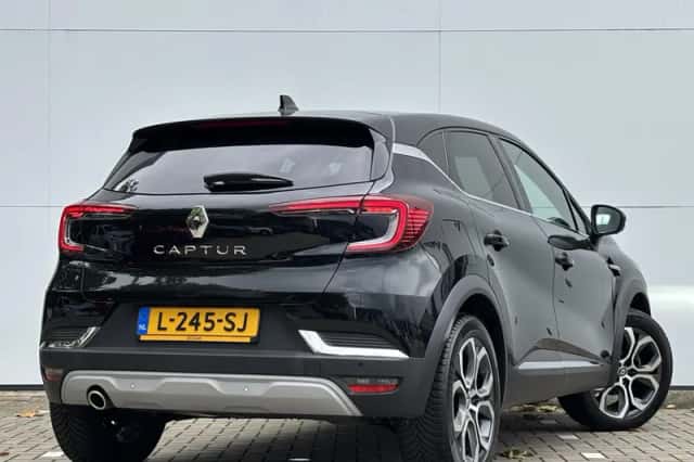 Renault Captur (2020) thumbnail 2
