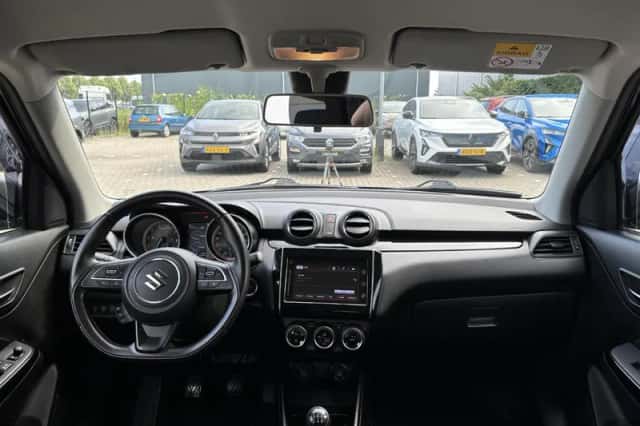 Suzuki Swift (2019) thumbnail 3